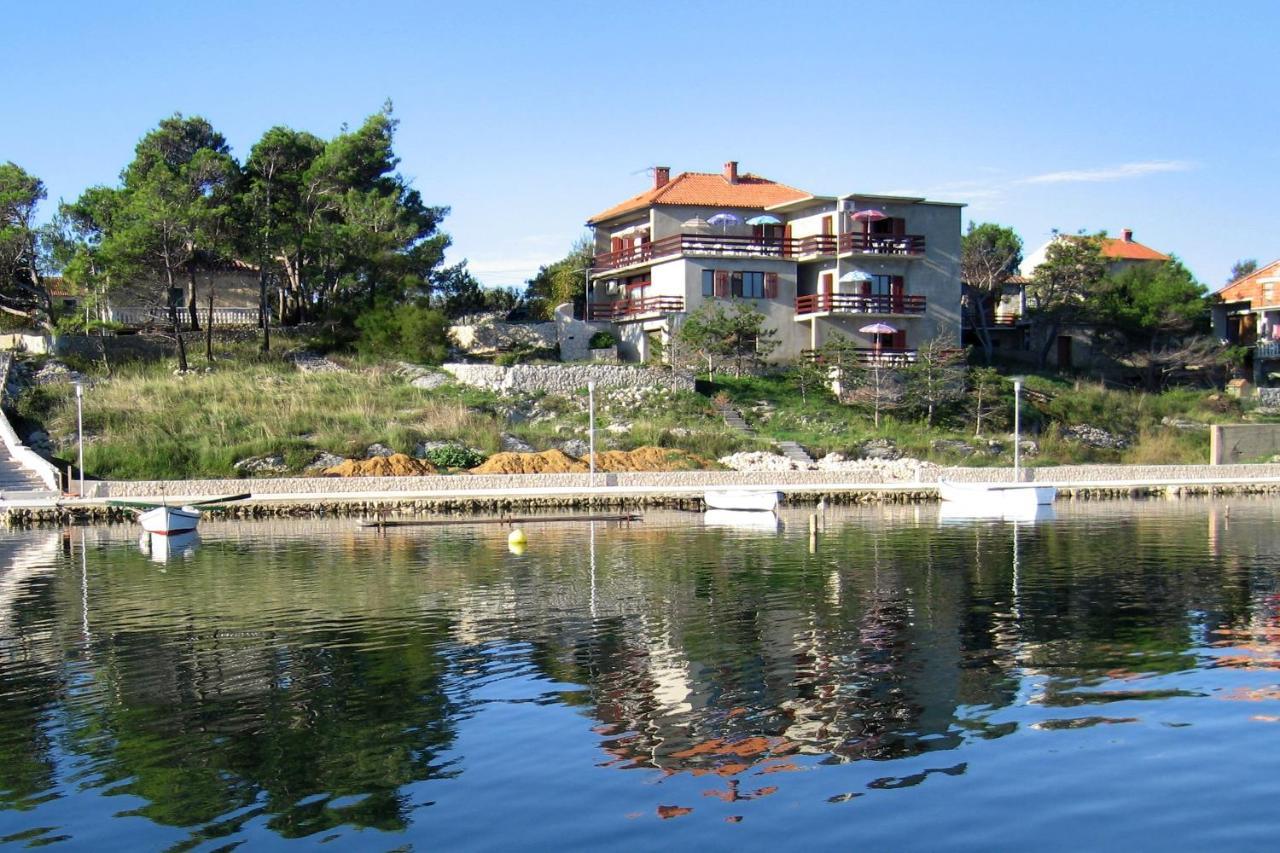 Seaside apartments with a swimming pool Nin, Zadar - 6153 Bagian luar foto